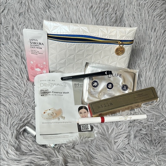 Ipsy Bag & Beauty Bundle Stila Calligraphy Lip Stain HEDY & Clean Soft Laundry + - Picture 1 of 13